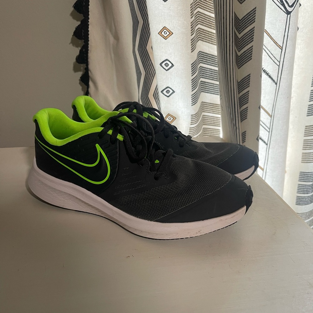 Nike Star Runner sneakers Black and Neon Green Athletic Shoes